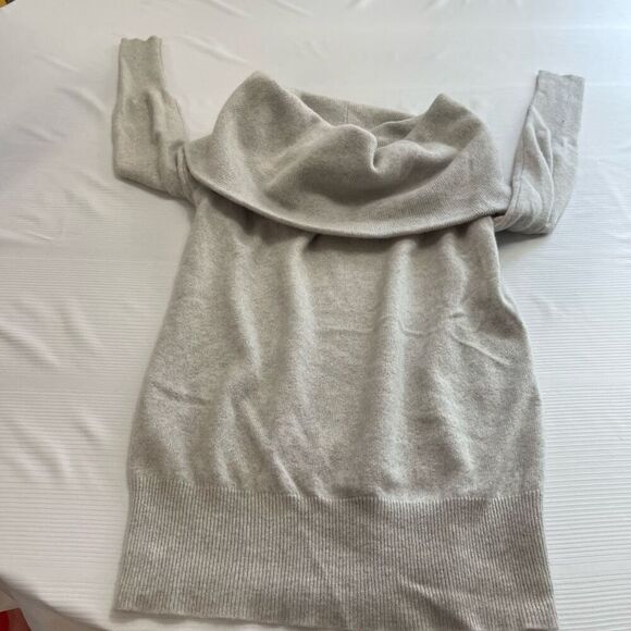 Lord & Taylor Cashmere Grey Petite Sweater Size PXS - Picture 5 of 7